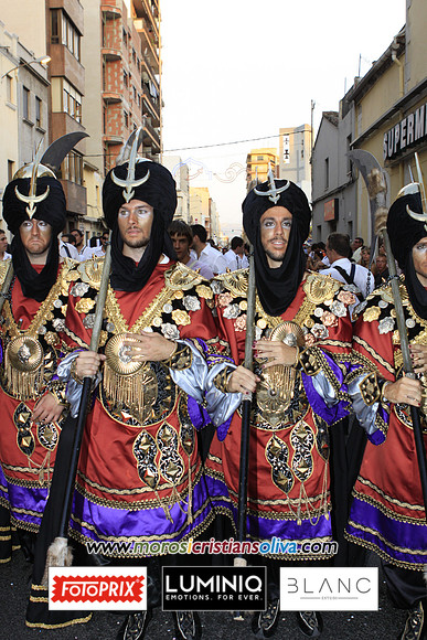 06223 MOROS I CRISTIANS OLIVA 2011