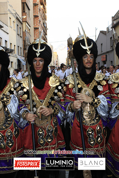 06227 MOROS I CRISTIANS OLIVA 2011